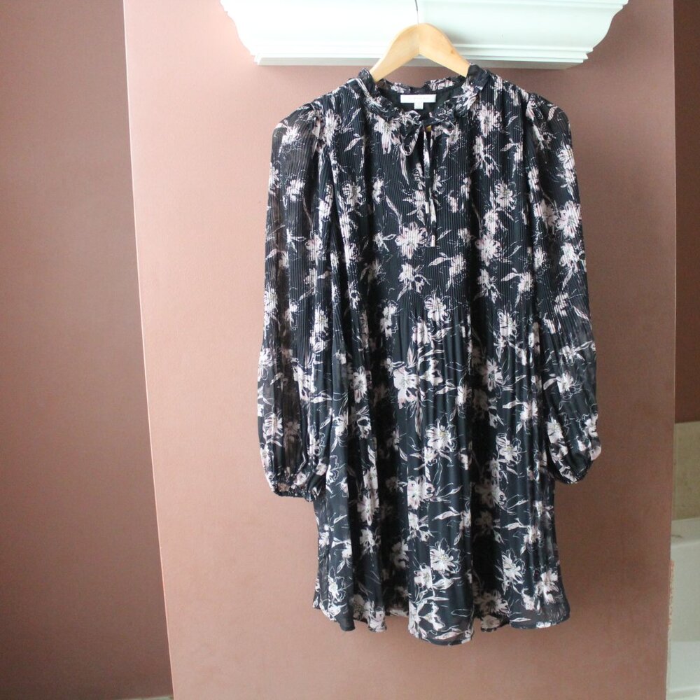 Skies Are Blue Black Floral Pleated Long Sleeve Dress with Tie at Neck size XS